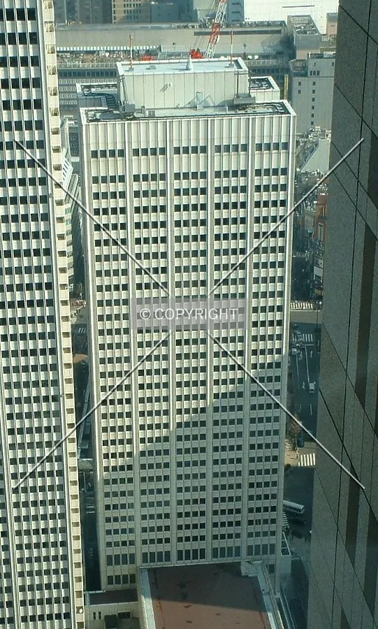 Between taller neighbours