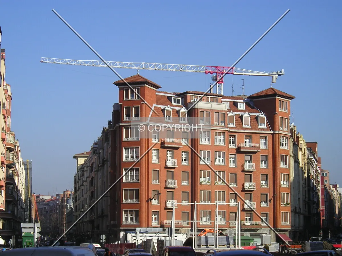 View of the crane from Indautxu Plaza