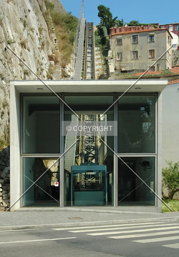 Elevator in the streets of Porto