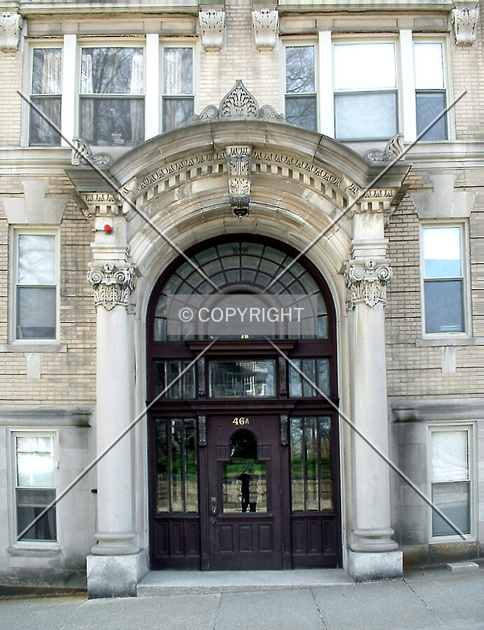 Main entrance from the north on Elm Street
