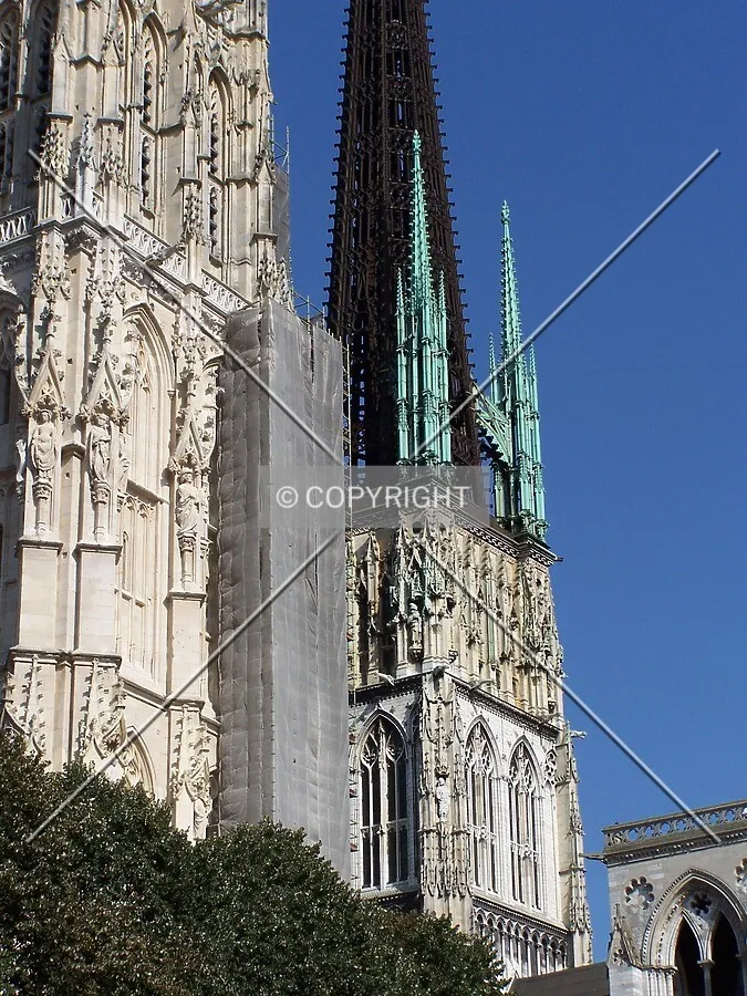 Vue sur la flèche centrale