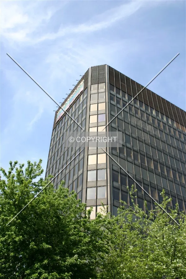 Looking up from Pentonville Road prior to reconstruction