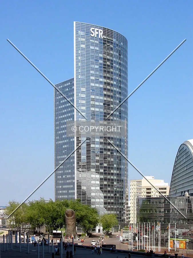 View from the foot of the Grande Arche