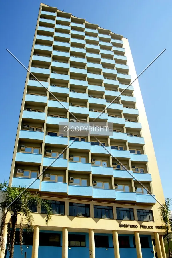 Looking up from across Júlio de Castilhos Avenue