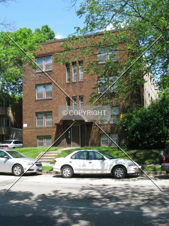 View to the north across University Avenue SE