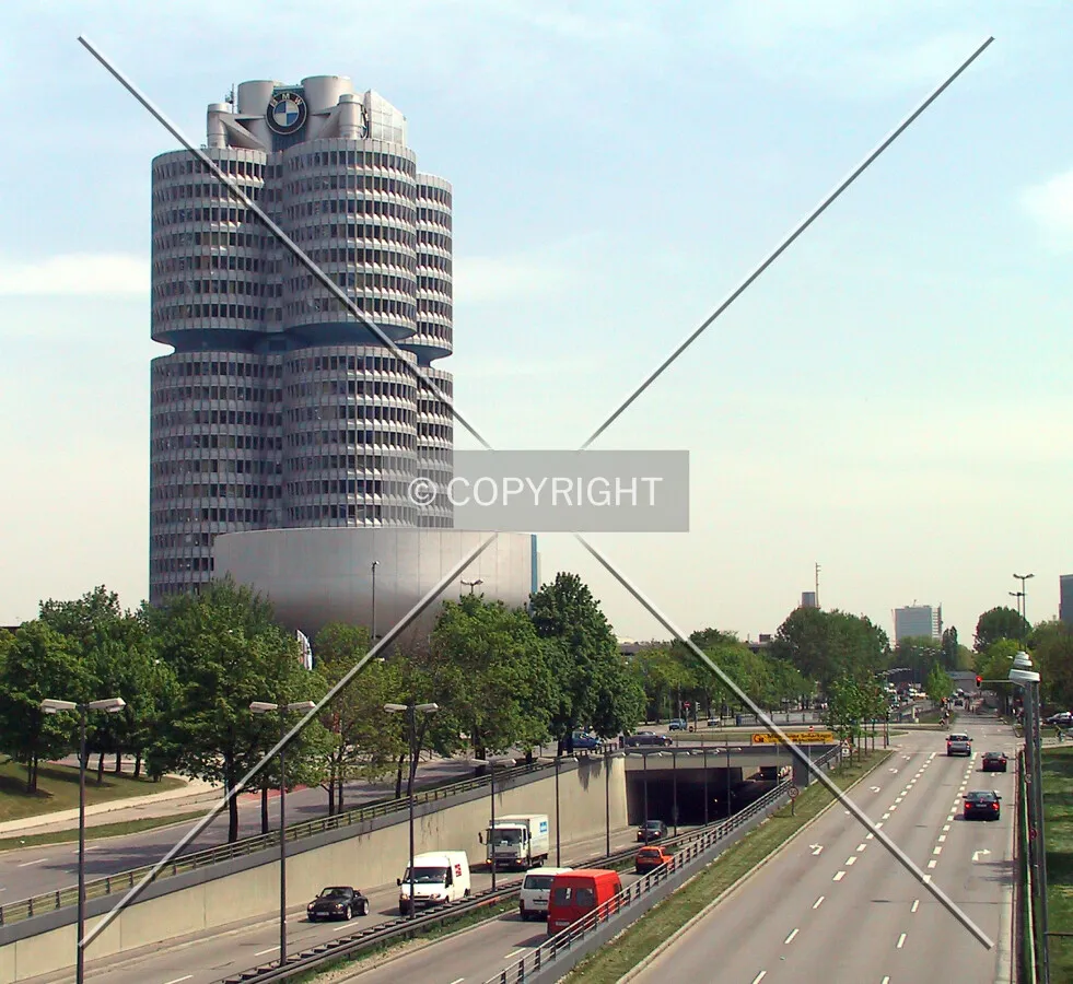 Looking east from Walther Bathe-Weg