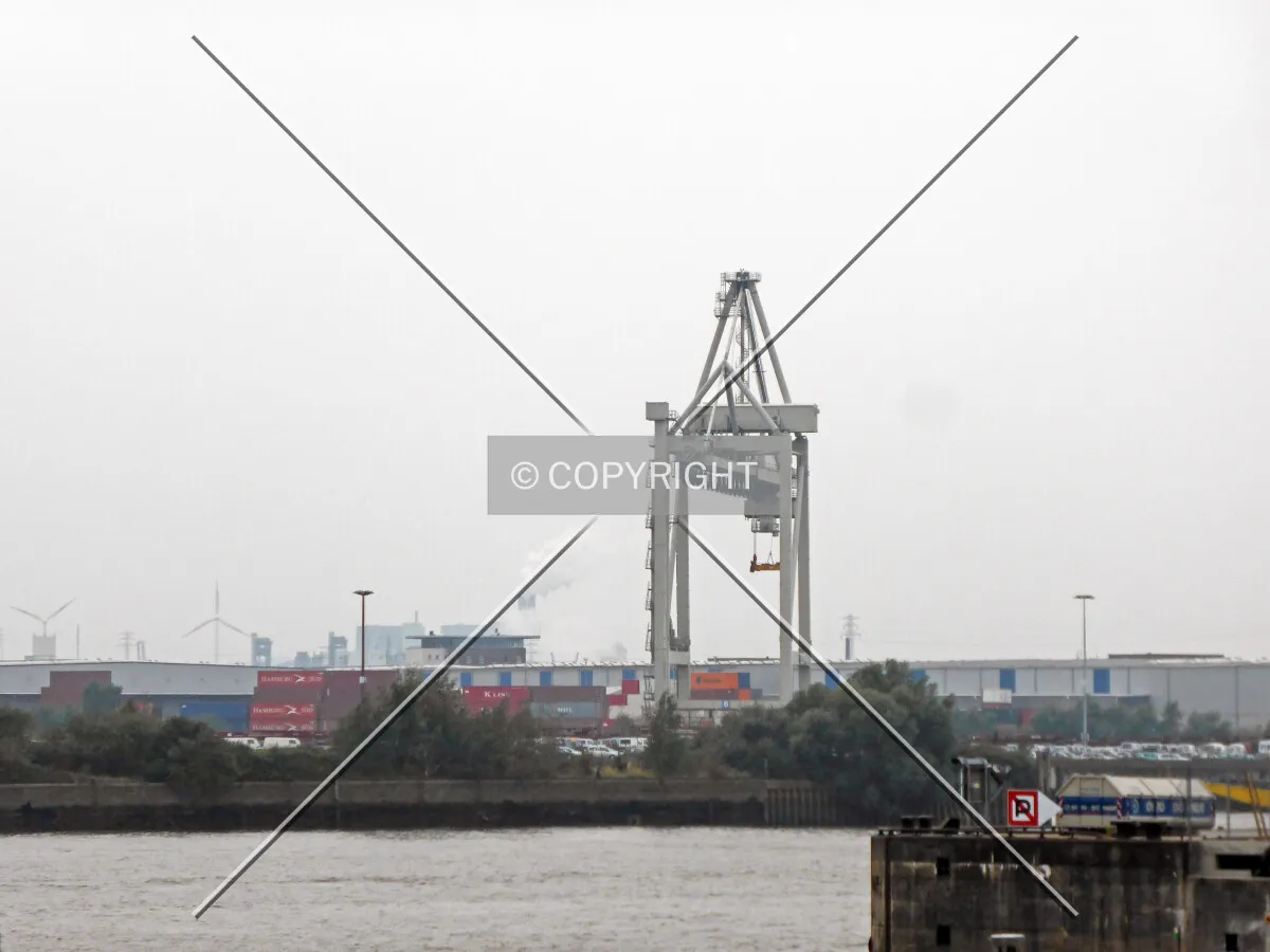 Modal container crane in Hamburg