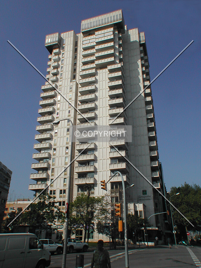 Looking up from Avinguda Diagonal