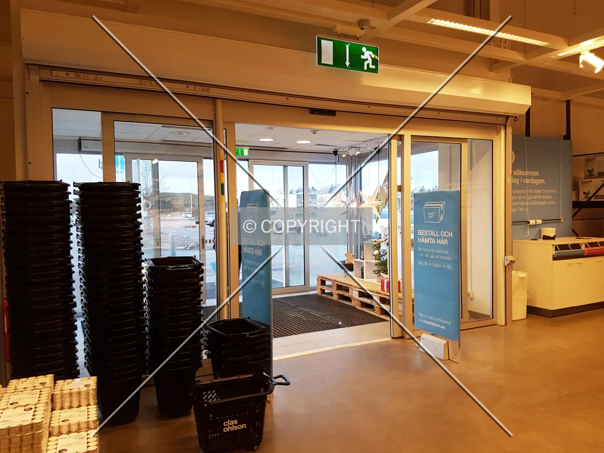 Automatic door by besam ASSA ABLOY