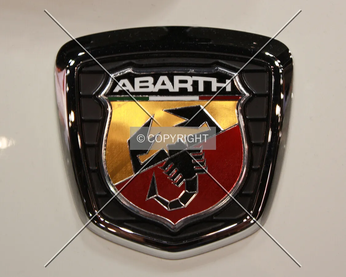 Abarth logo on a Fiat 500C