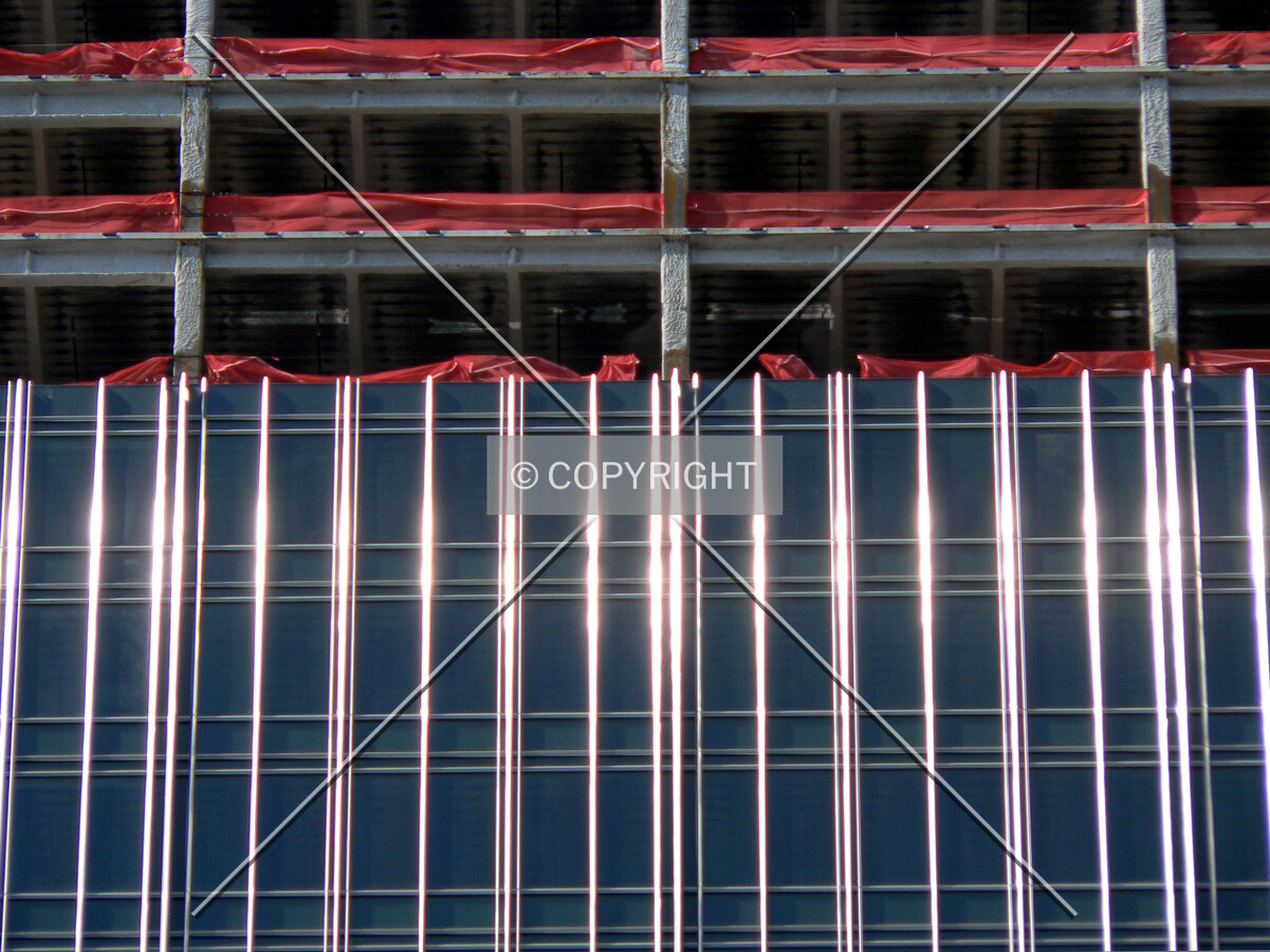 Curtain wall over the steel frame