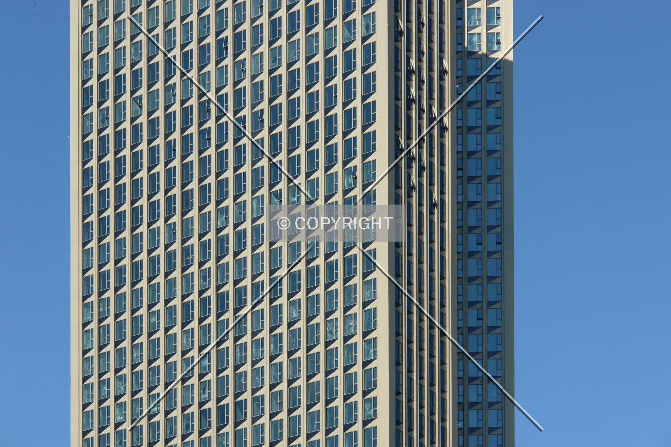 The middle section of Tower 185