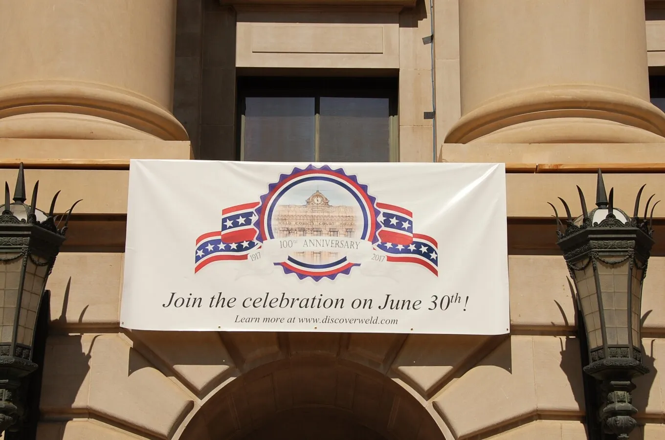 Banner celebrating the 100th anniversary of the courthouse