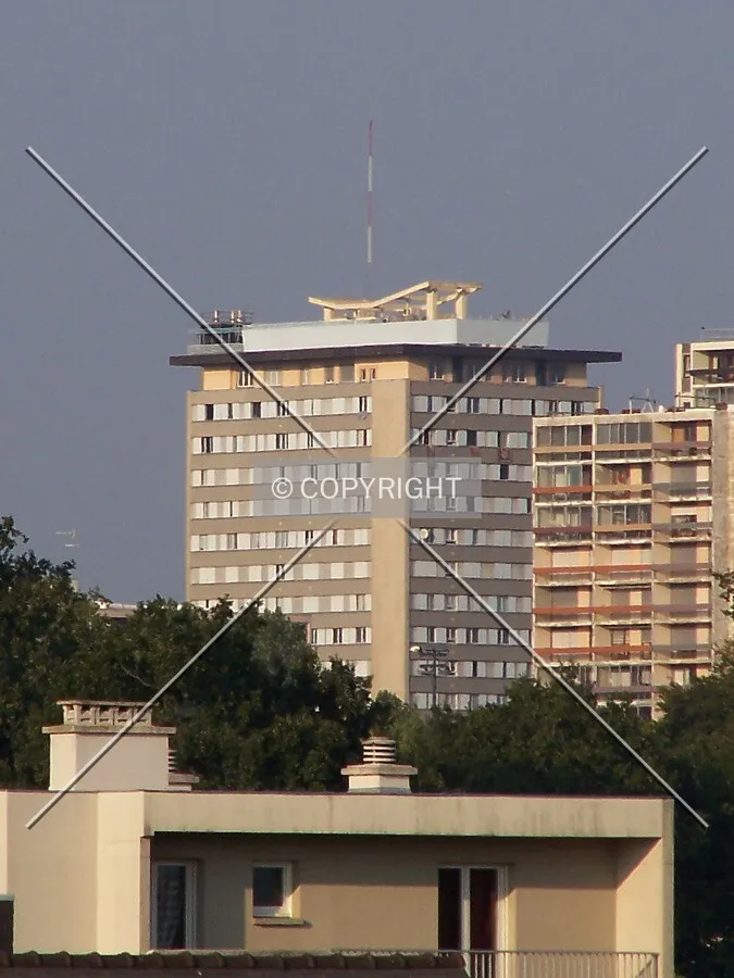 Angle sud-ouest vu depuis le quartier de Bréquigny