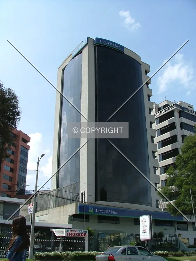 View from across the street on Amazonas Avenue