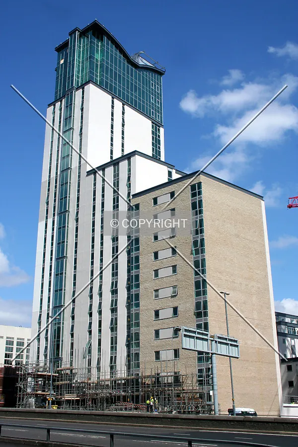 Full-height view from Suffolk Street Queensway