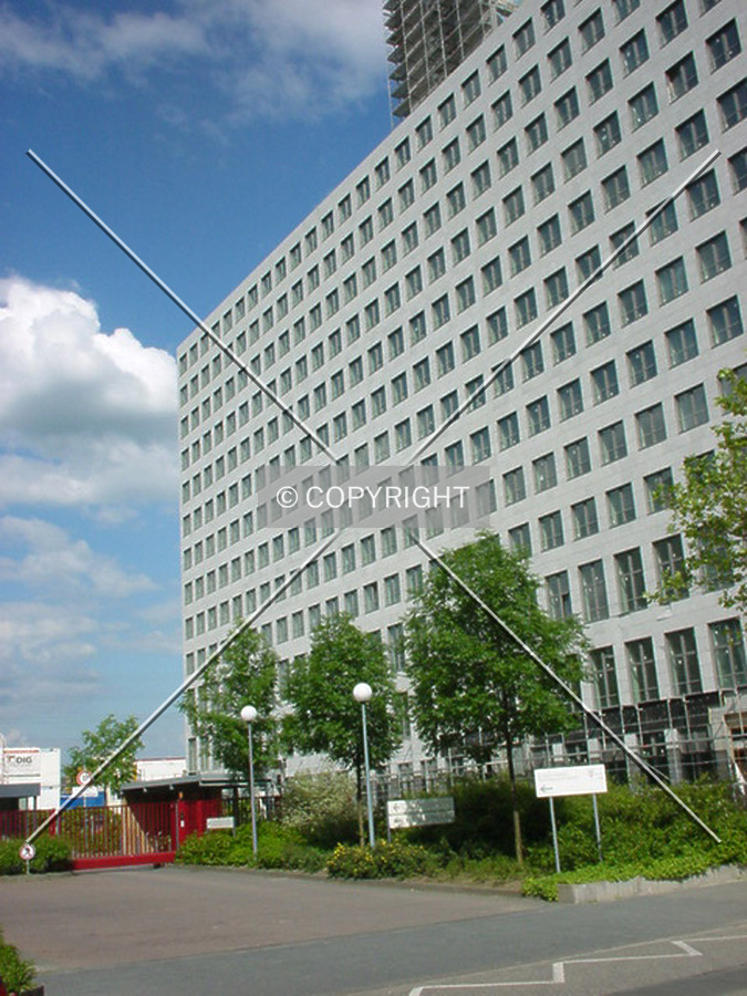 Side view from Alred-Herrhausen-Allee