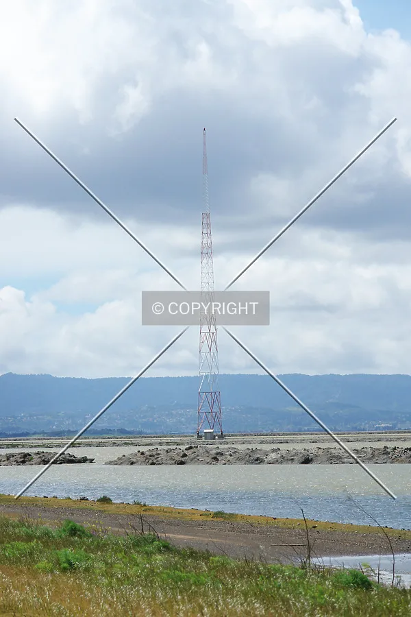 Communication antenna next to Dumberton Bridge