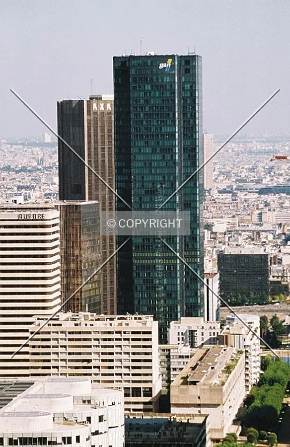 Side view from rooftop of La Grande Arche