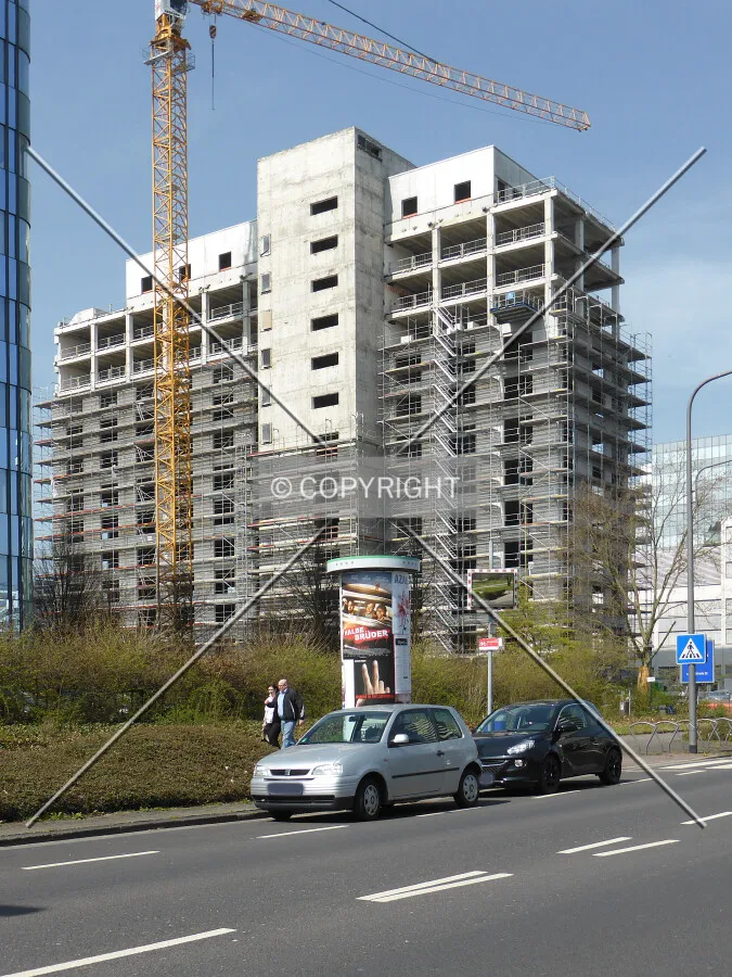 Ly30 apartment tower in Frankfurt - under construction in April 2015