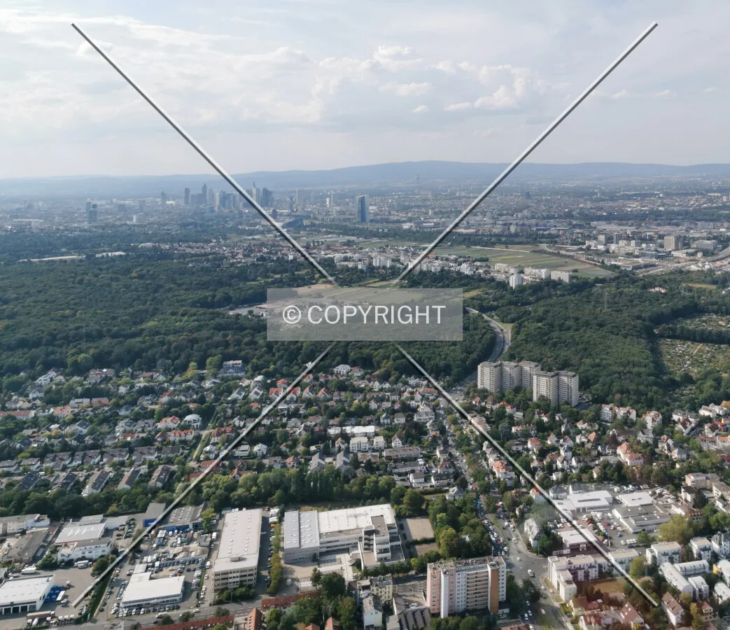 Flight with a helicopter from Egelsbach to Frankfurt - here: Panorama of Heusenstamm