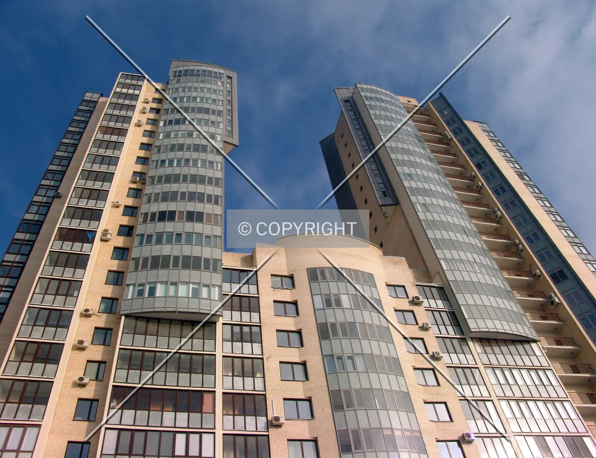 Looking straight up from Antonova-Ovseyenko Street