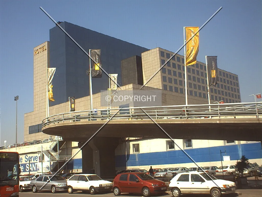 View of the building and the road of acces to the hotel entrace.