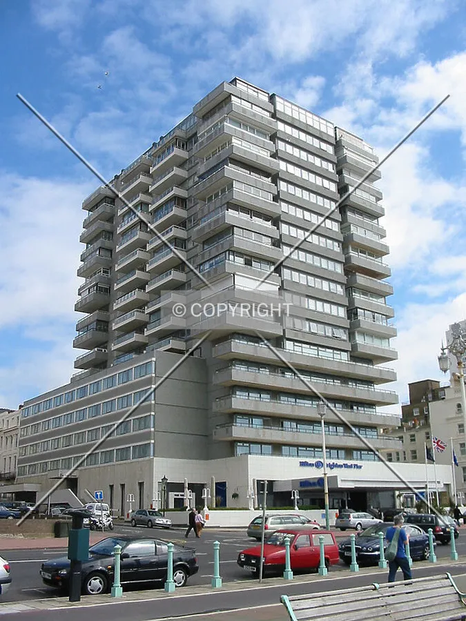 View showing the separate entrances for the hotel (right) and apartments (left)
