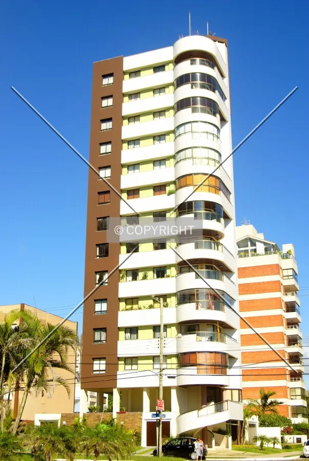 Looking up from across Silva Jardim Avenue