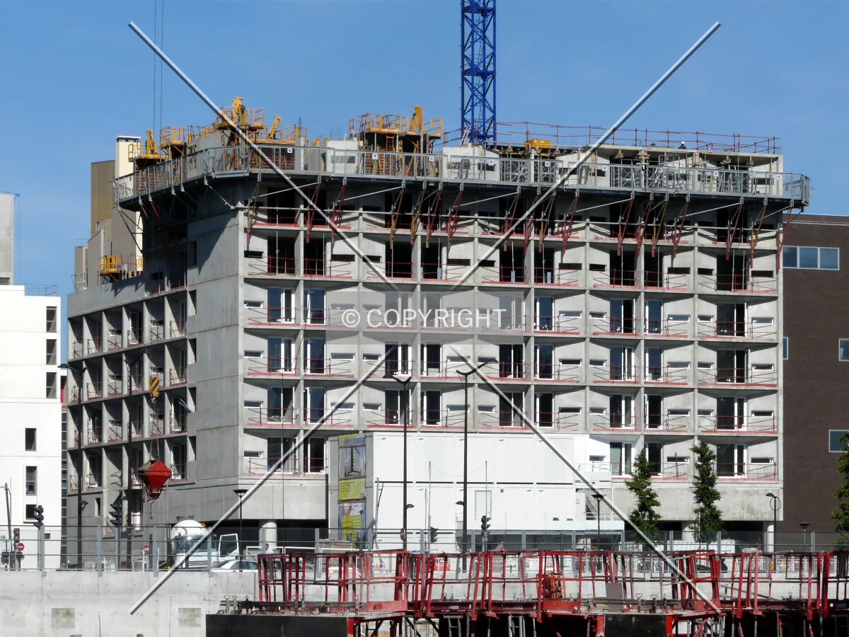 Distant view from Rue des Grands Moulins, while 8th floor is being poured