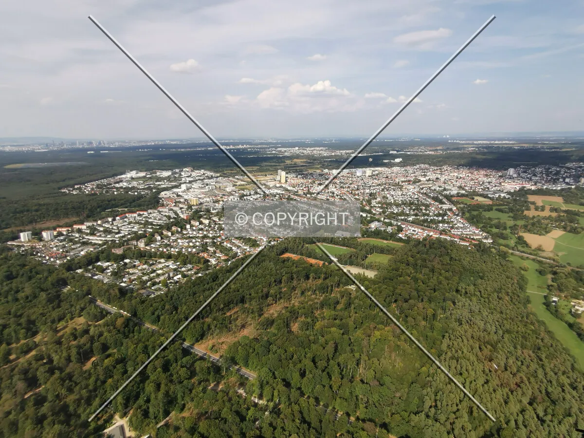 Flight with a helicopter from Egelsbach to Frankfurt - here: Panorama of Langen