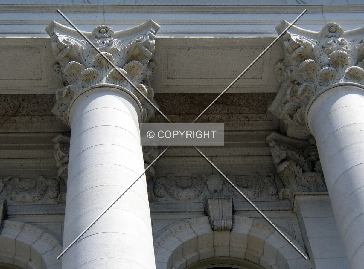 Detail of the columns on the northern facade