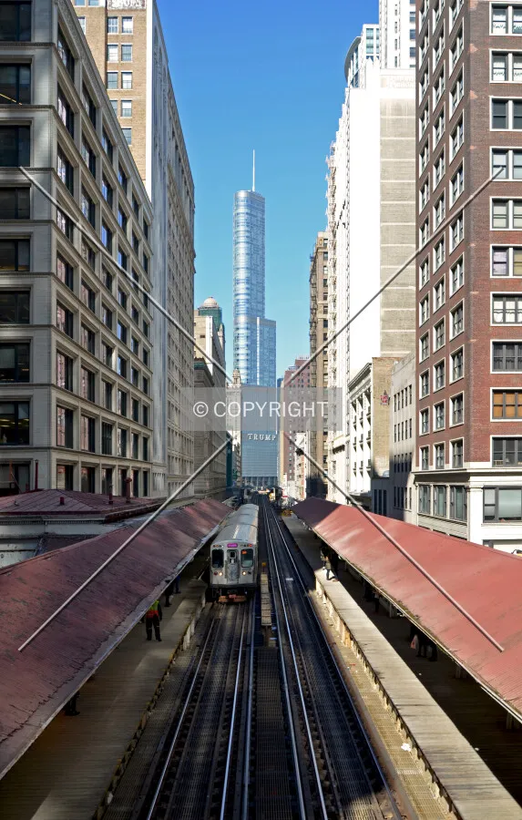 Looking north from the transfer bridge between the eastern and western platforms; March 7, 2015.