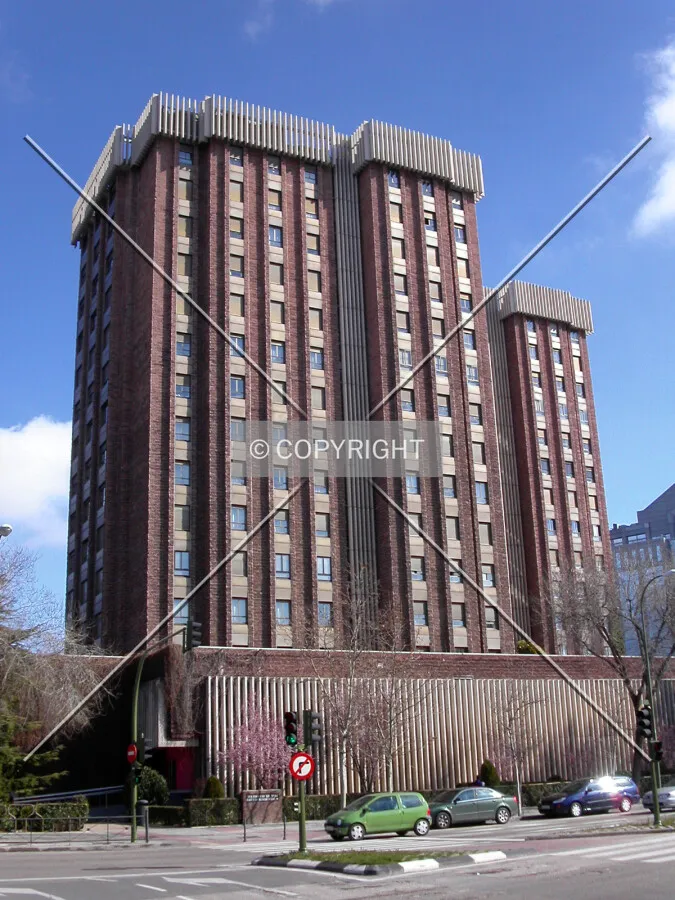The building as seen from Avenida Comandante Franco