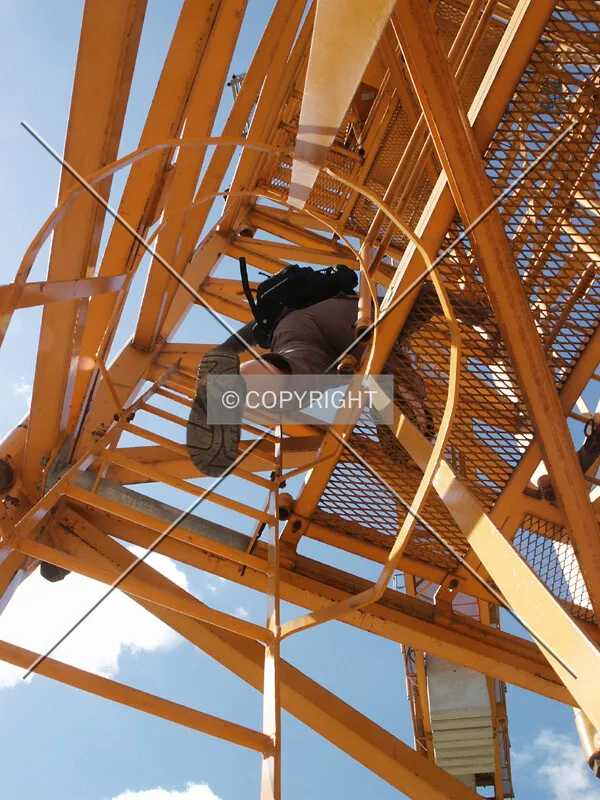 Looking up the crane at Huopa