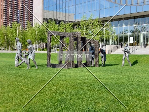 Sculpture by Victor Salmones in the Bloch Cancer Survivors Park