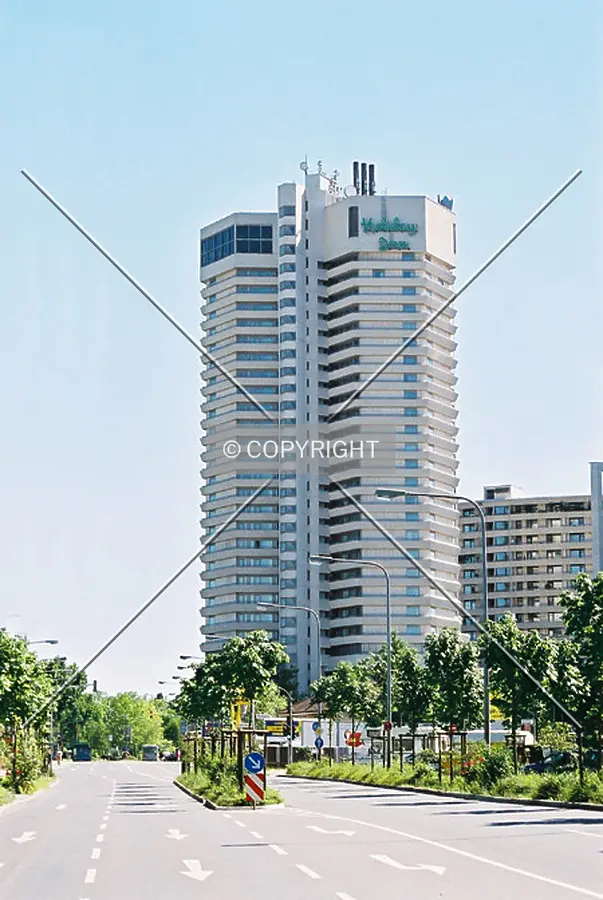 As seen from Darmstädter Landstraße (Bürohaus MK 2)