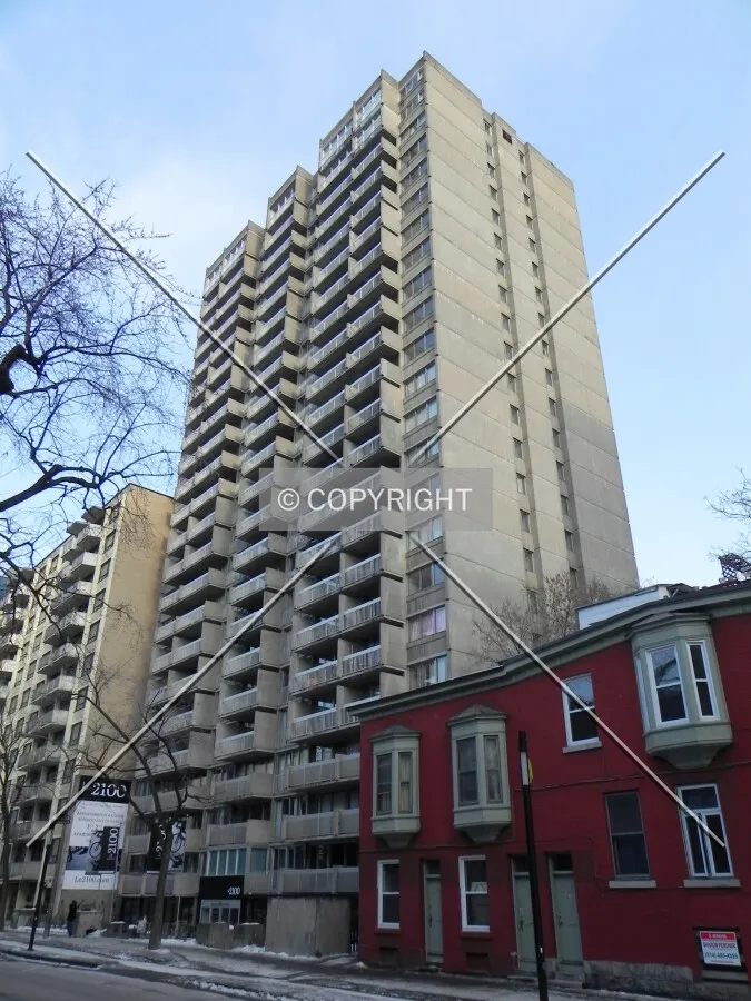 West view from Rue Chomedey.