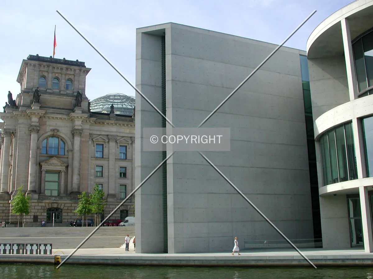 Detail of the building with the Bundestag behind