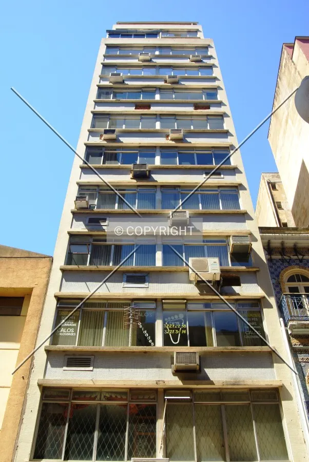 Looking up from across Dos Andradas Street