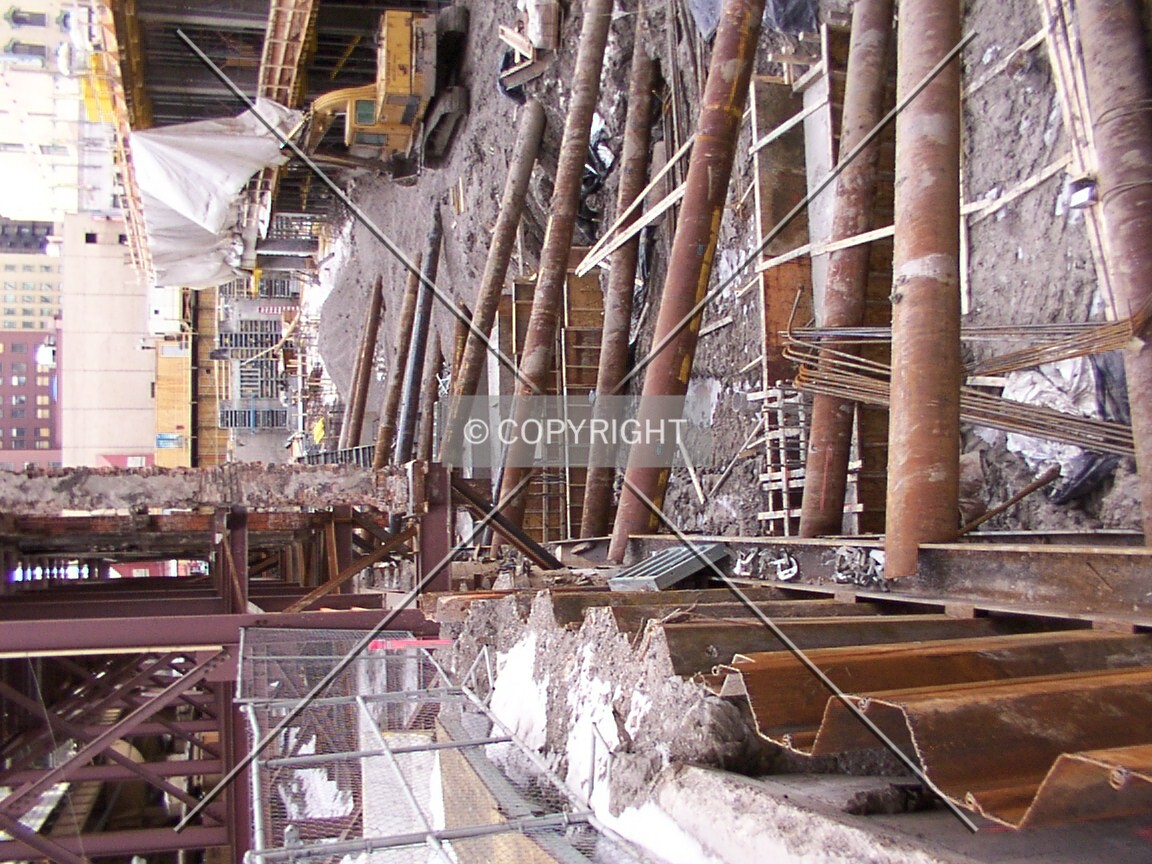 Shorings on the west side of the pit