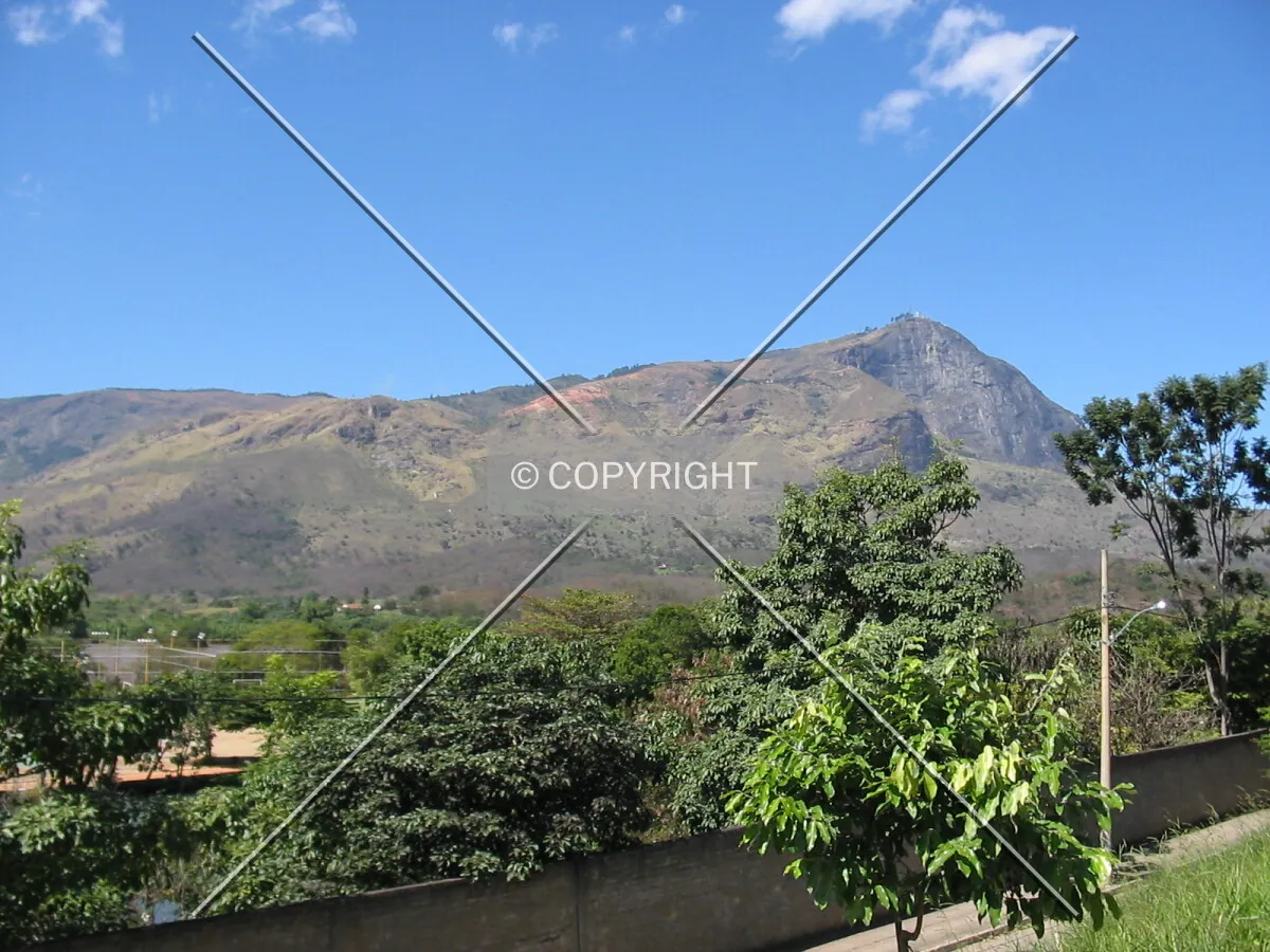 Ibituruna Peak as seen from Esplanadinha
