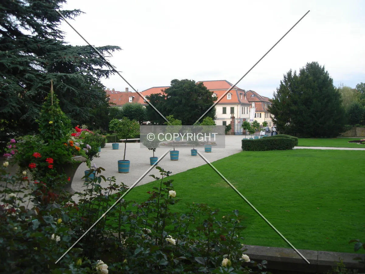 Looking to Löwengasse