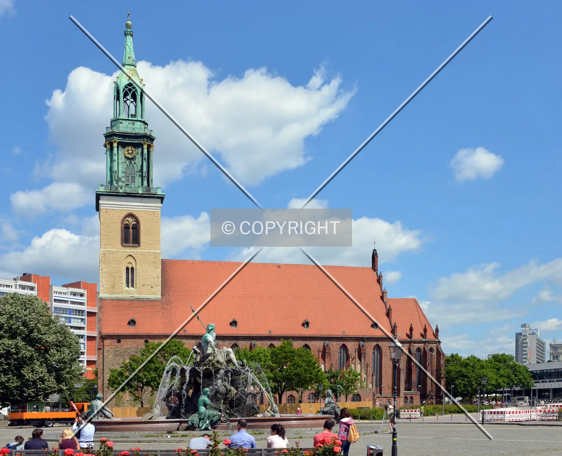 View from the south with the Neptune Fountain