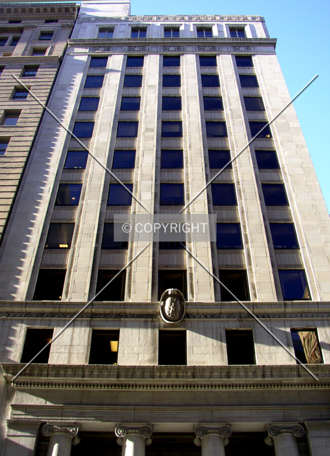 Looking up the northern facade from California Street