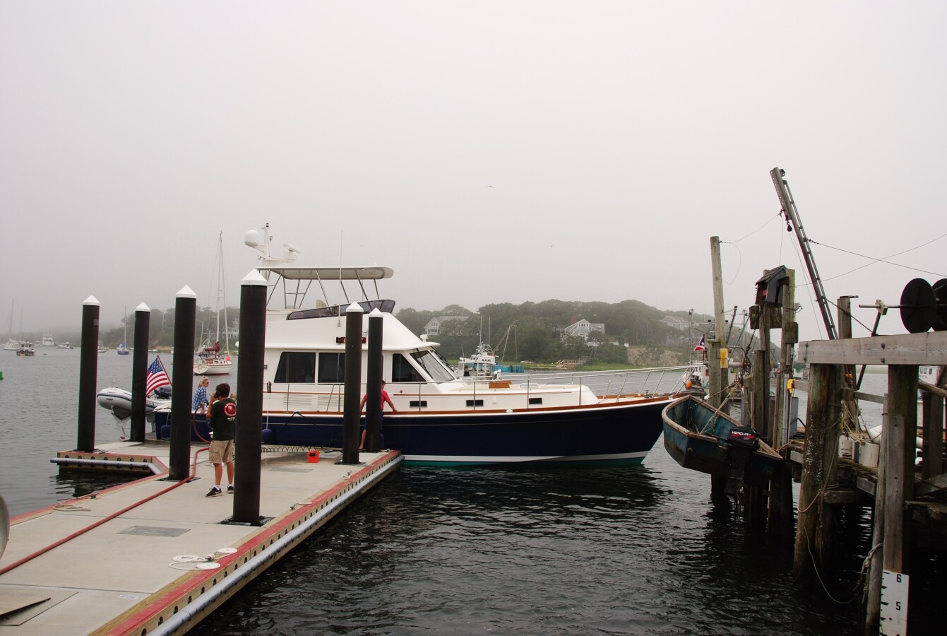 Boat fueling up