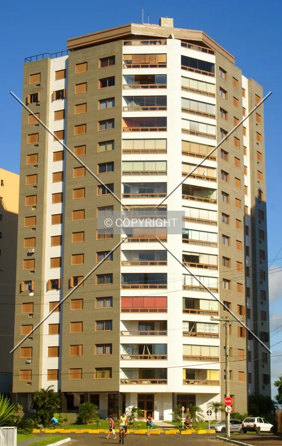 Full-height view from Dom Pedro II Street