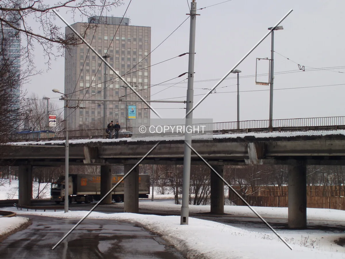 Building behind trolley wires from Bezdeligu Street