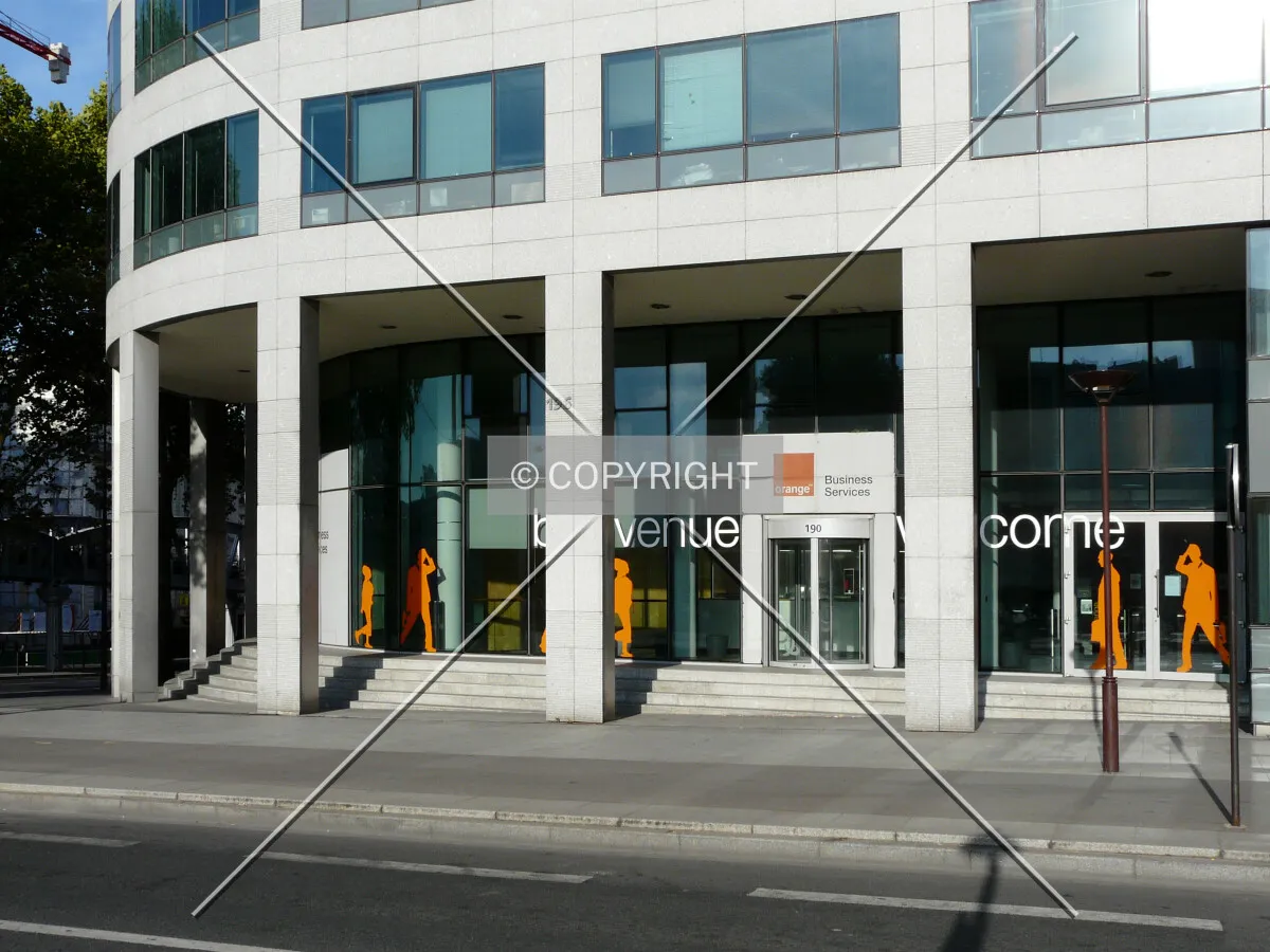 Entrance at the corner of Avenue de France and Boulevard Vincent Auriol