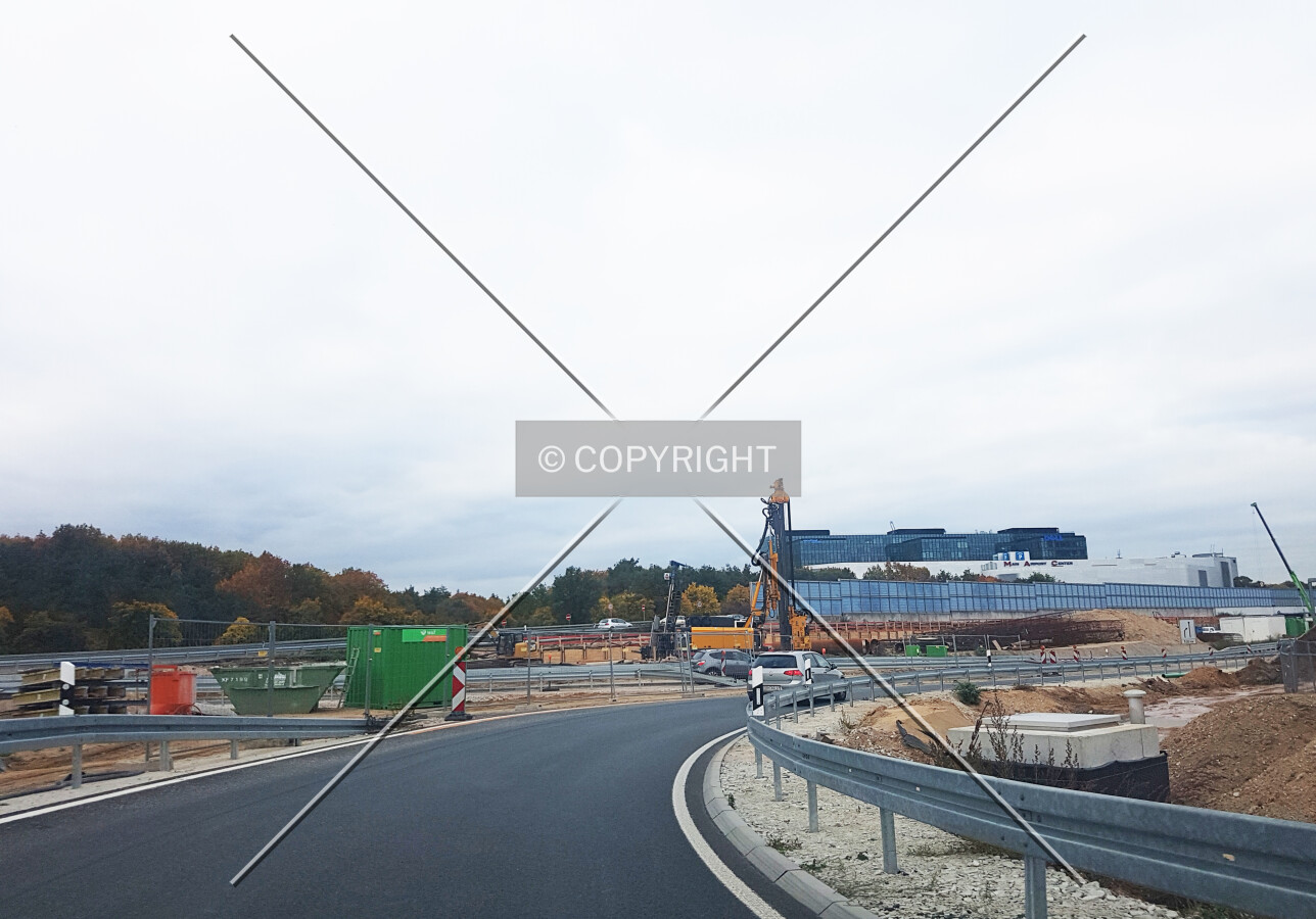 Photo 439-011-697